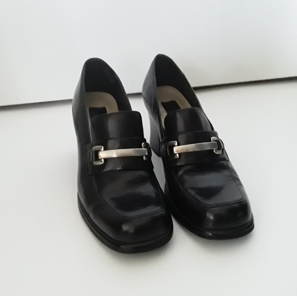 Loafer style pumps with a silver buckle hardware detail - Picture 2 of 5